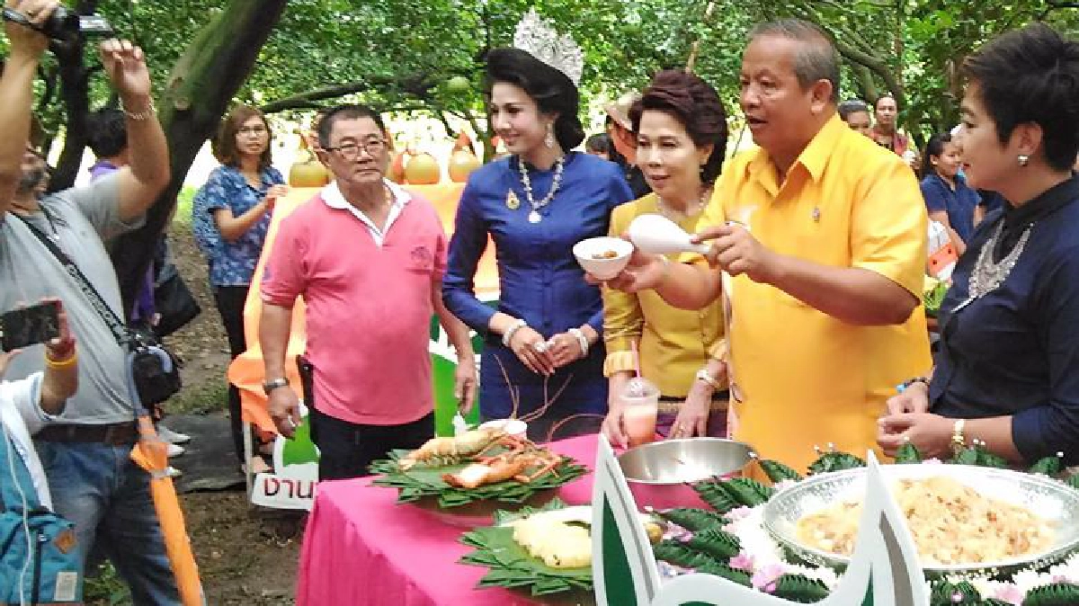 ยำส้มโอกุ้งแม่น้ำทอด ยำส้มโอกุ้งแม่น้ำทอด