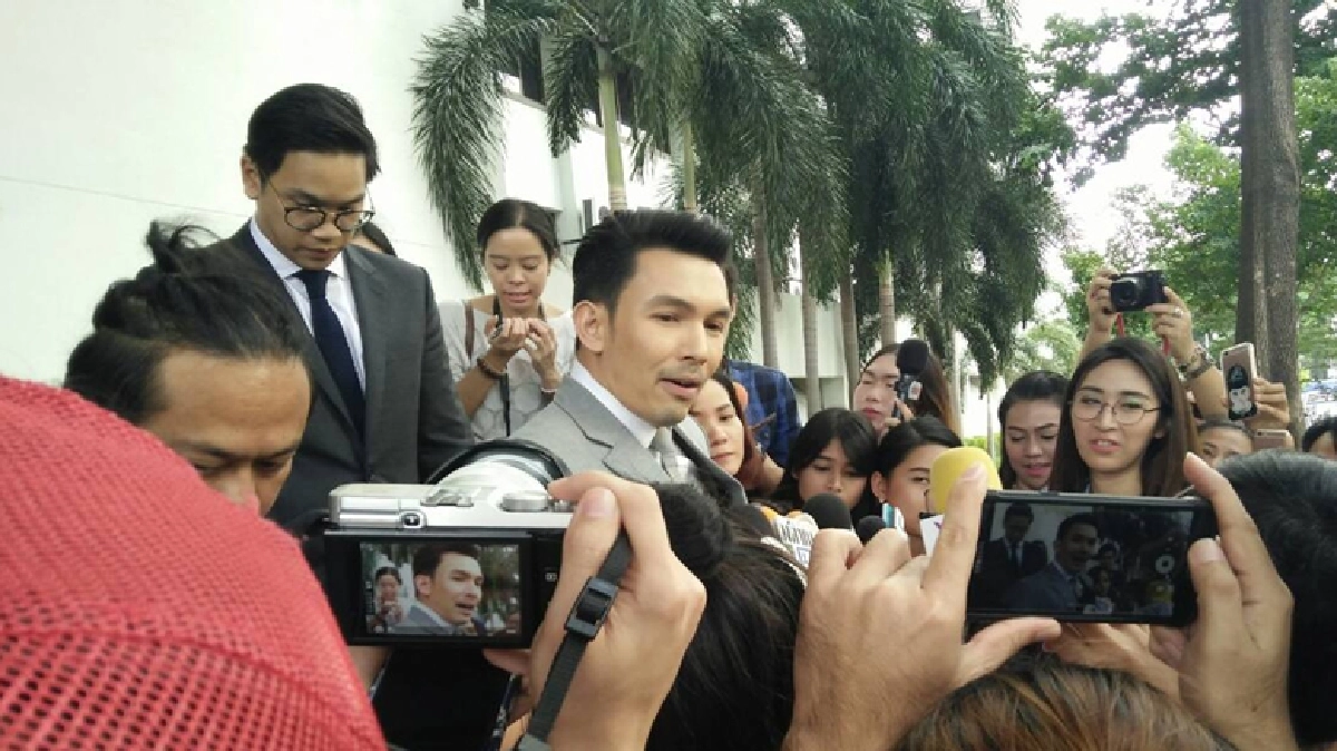 "อั้ม อธิชาติ" ฟ้องอาญา เรียก 50 ล้าน "บลูริบบอน" "อั้ม อธิชาติ" ฟ้องอาญา เรียก 50 ล้าน "บลูริบบอน"