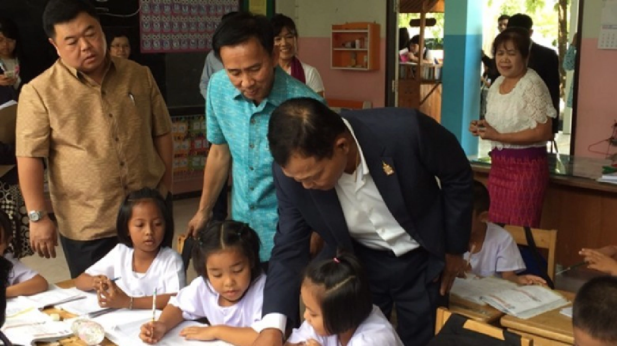 ศธ.ตั้งเป้าเปิดเทอมปี 60 ควบรวมร.ร.เล็กได้ 421 โรง