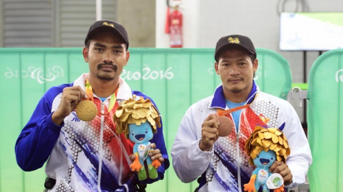 "นายกฯ"ชื่นชมนักกีฬาพาราลิมปิก "นายกฯ"ชื่นชมนักกีฬาพาราลิมปิก