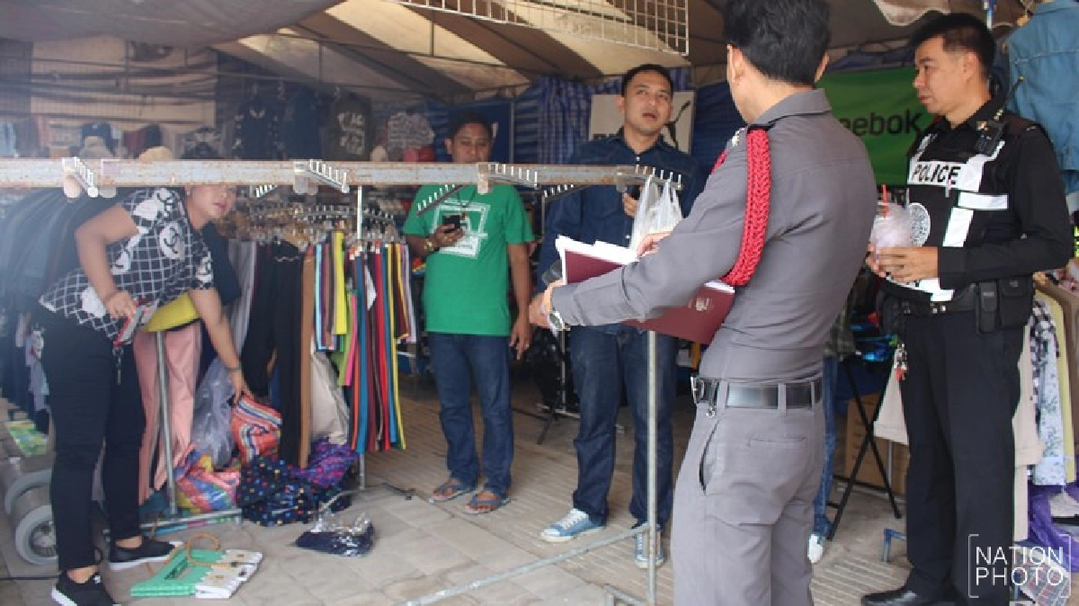 กวาดเสื้อผ้าเกลี้ยงร้านตลาดนัดไฮโซ กวาดเสื้อผ้าเกลี้ยงร้านตลาดนัดไฮโซ