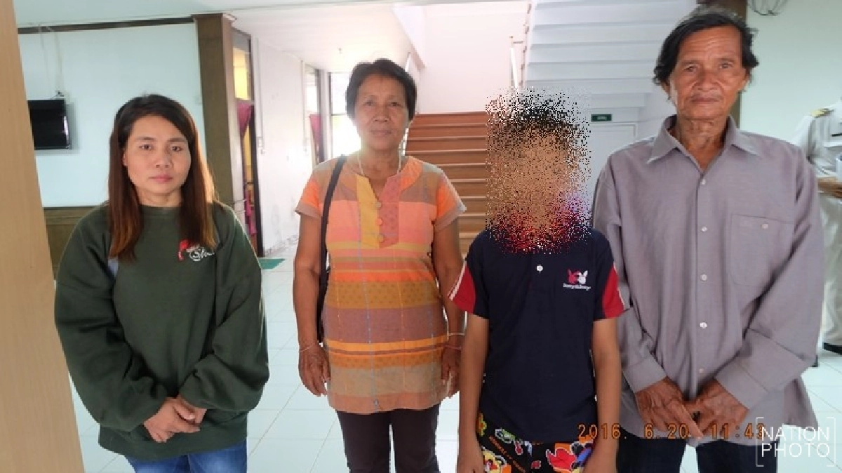 แจ้งข้อหาหนักผอ.ร.ร.ตบเด็กป.6สาหัส!! แจ้งข้อหาหนักผอ.ร.ร.ตบเด็กป.6สาหัส!!