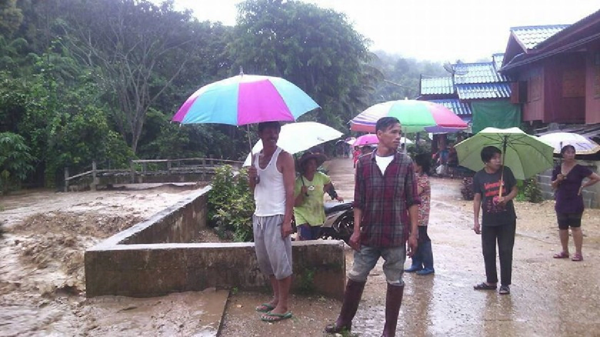 มท.สั่งผู้ว่าฯรับมือฝนหนักภาคเหนือ-อีสาน มท.สั่งผู้ว่าฯรับมือฝนหนักภาคเหนือ-อีสาน