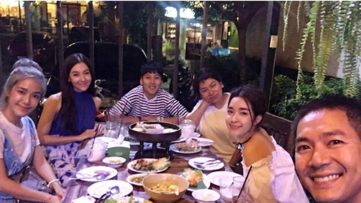 'เวียร์' เปิดตัวแล้วจ้าโพสต์รูปร่วมเฟรม 'เบลล่า' 'เวียร์' เปิดตัวแล้วจ้าโพสต์รูปร่วมเฟรม 'เบลล่า'