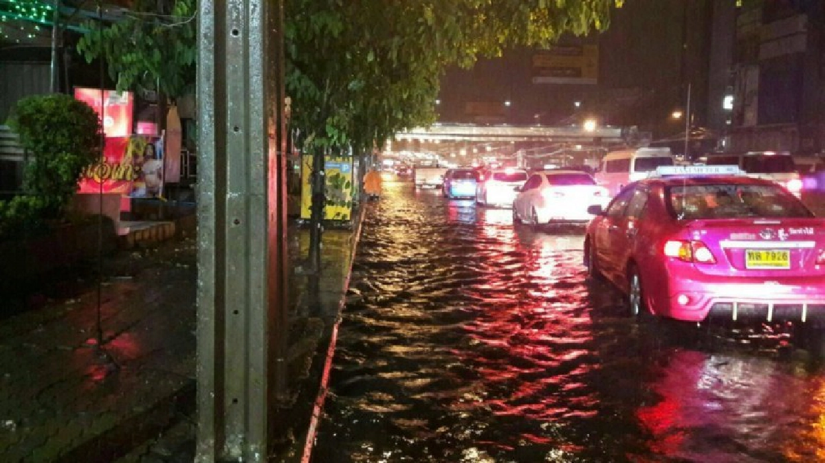อุตุฯประกาศกทม.-ปริมณฑลมีฝนฟ้าคะนอง70% อุตุฯประกาศกทม.-ปริมณฑลมีฝนฟ้าคะนอง70%