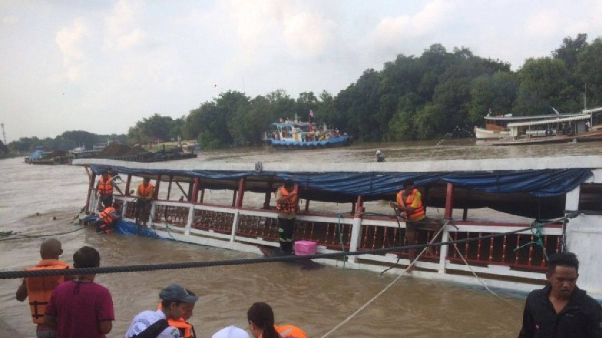 ผู้ว่าฯ ยันเรือล่มตาย15 พบใบอนุญาตคนขับเรือหมดอายุเกือบปี ผู้ว่าฯ ยันเรือล่มตาย15 พบใบอนุญาตคนขับเรือหมดอายุเกือบปี