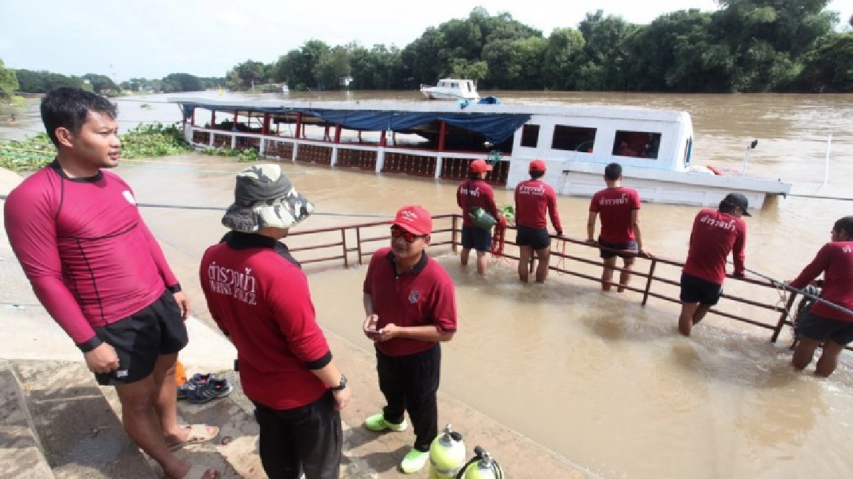 "นายกฯ"เสียใจเรือผู้แสวงบุญมุสลิมล่ม "นายกฯ"เสียใจเรือผู้แสวงบุญมุสลิมล่ม