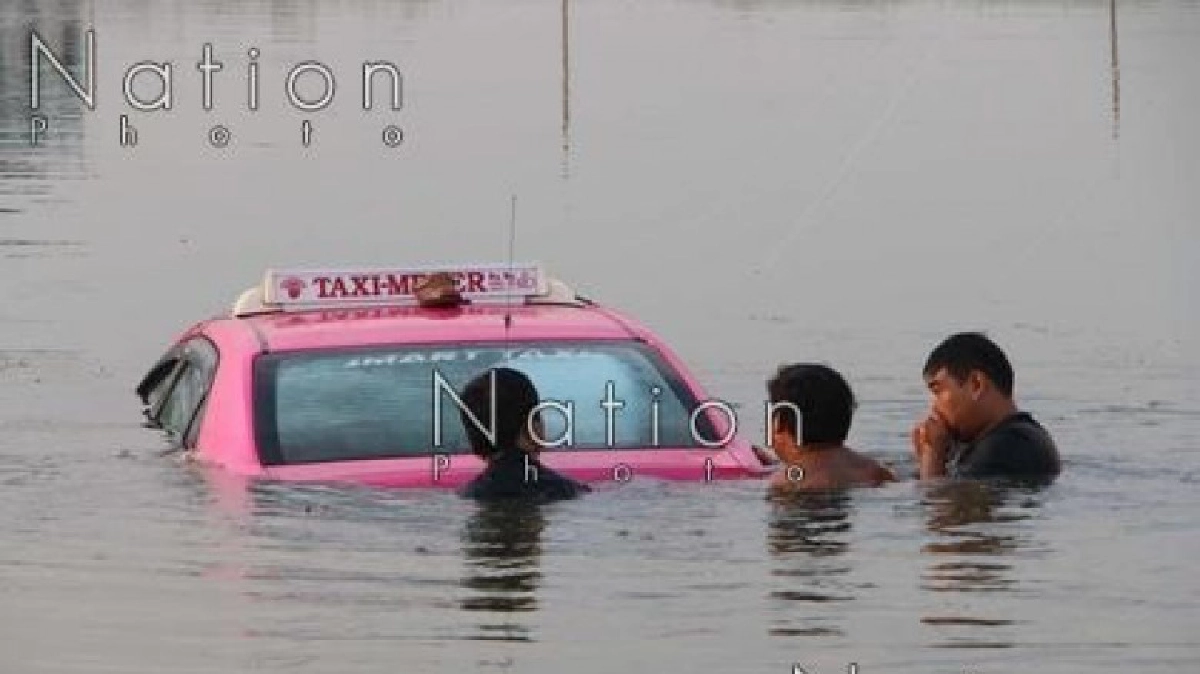 ลวงแท็กซี่เข้าซอยเปลี่ยวยิงหัวทิ้งบ่อปลา