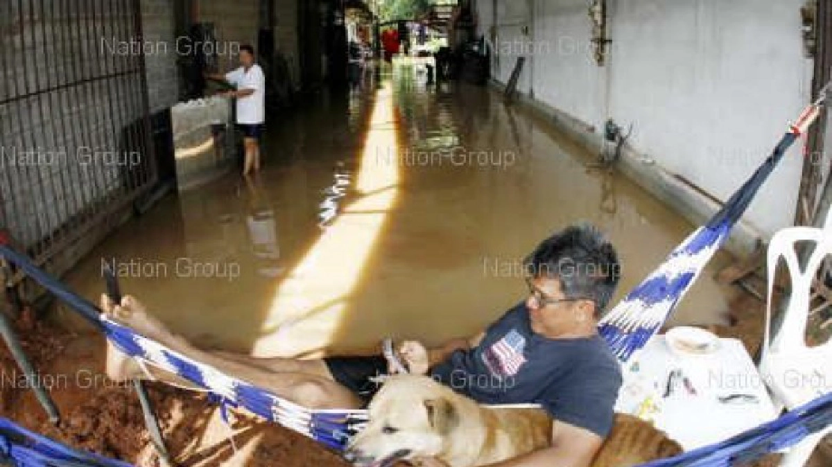 ศภช. แนะชาว อ.สรรพยา ชัยนาท ย้ายของขึ้นที่สูง ศภช. แนะชาว อ.สรรพยา ชัยนาท ย้ายของขึ้นที่สูง