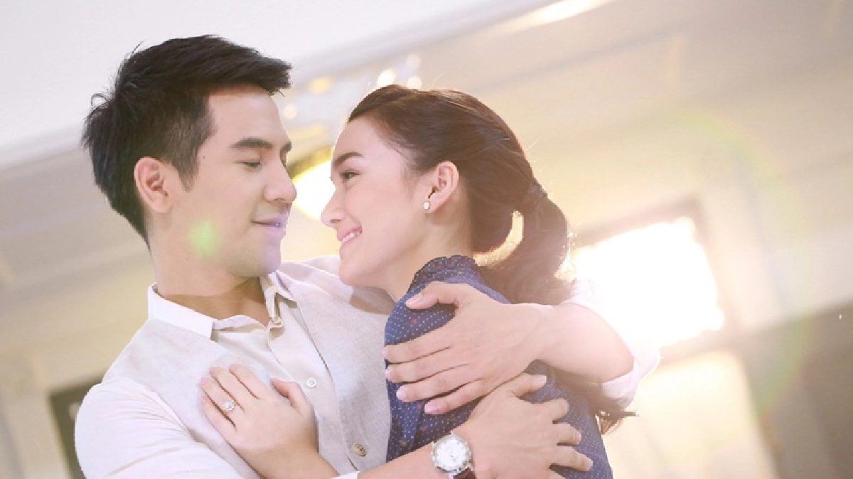 “โป๊ป“หอม-กอด ”เดียร์น่า” สวีทส่งท้าย“เลือดรักทระนง” “โป๊ป“หอม-กอด ”เดียร์น่า” สวีทส่งท้าย“เลือดรักทระนง”
