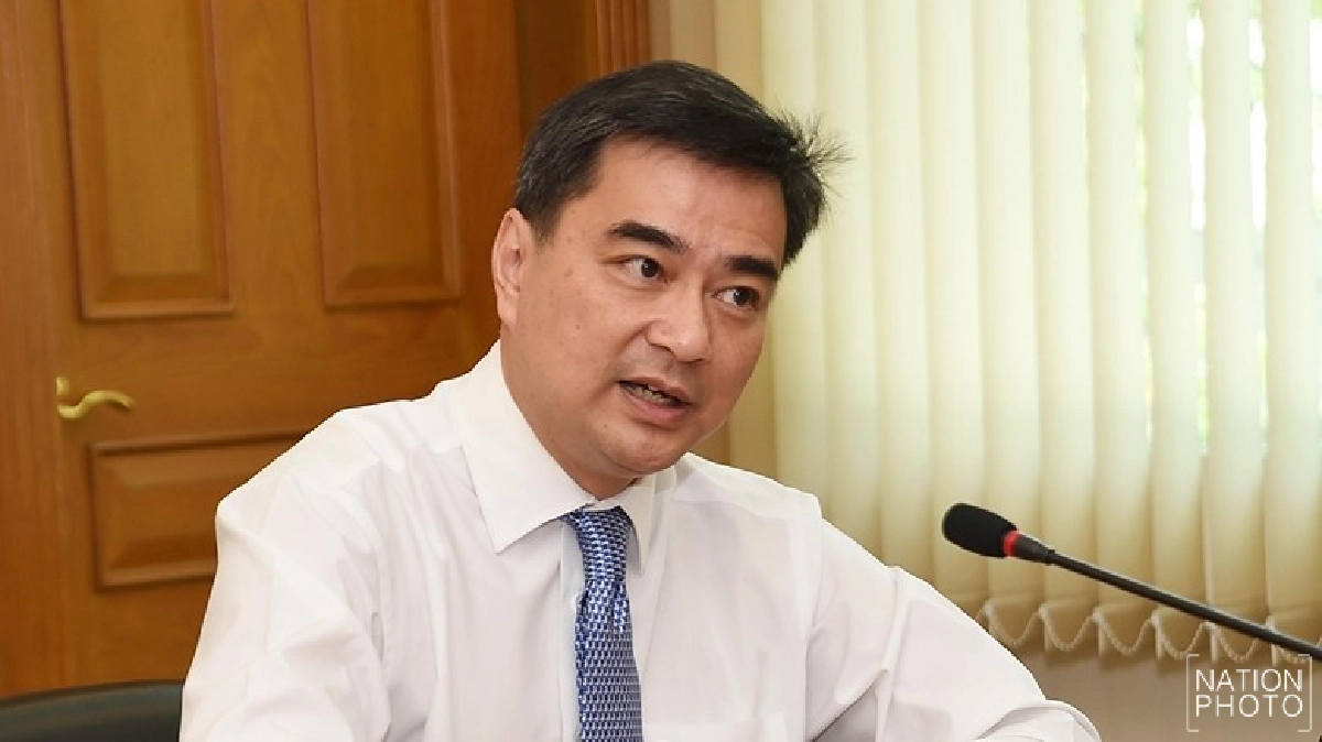  “มาร์ค” สอน “ปู” ดูเงื่อนไขรัฐประหาร 