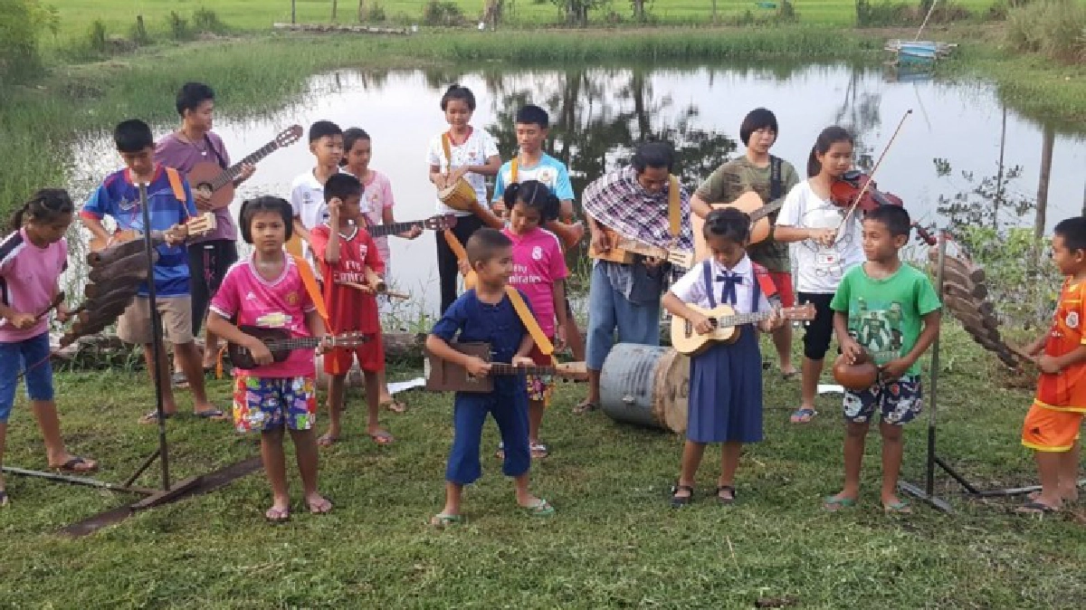 ปลูกฝังวัฒนธรรม วงดนตรีเด็กร.ร.เล็กในทุ่งกว้าง ปลูกฝังวัฒนธรรม วงดนตรีเด็กร.ร.เล็กในทุ่งกว้าง