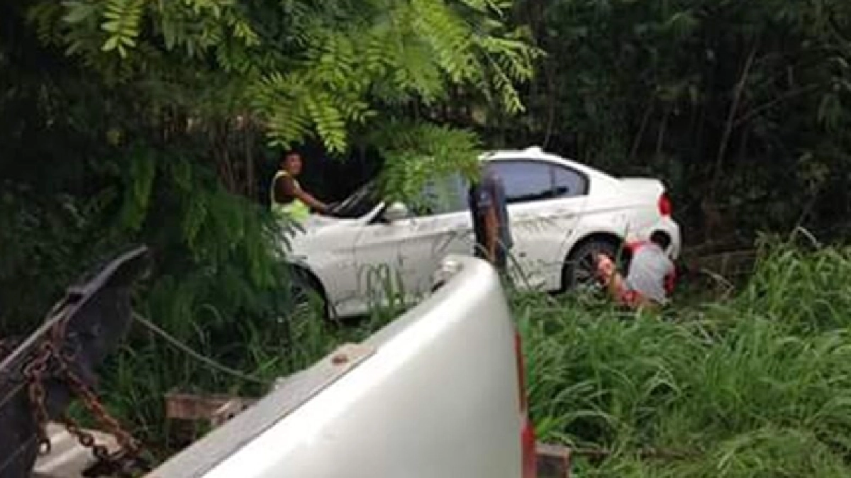 หวิดสิ้นชื่อ“เอิร์น เดอะสตาร์”ขับเก๋งตกข้างทาง หวิดสิ้นชื่อ“เอิร์น เดอะสตาร์”ขับเก๋งตกข้างทาง
