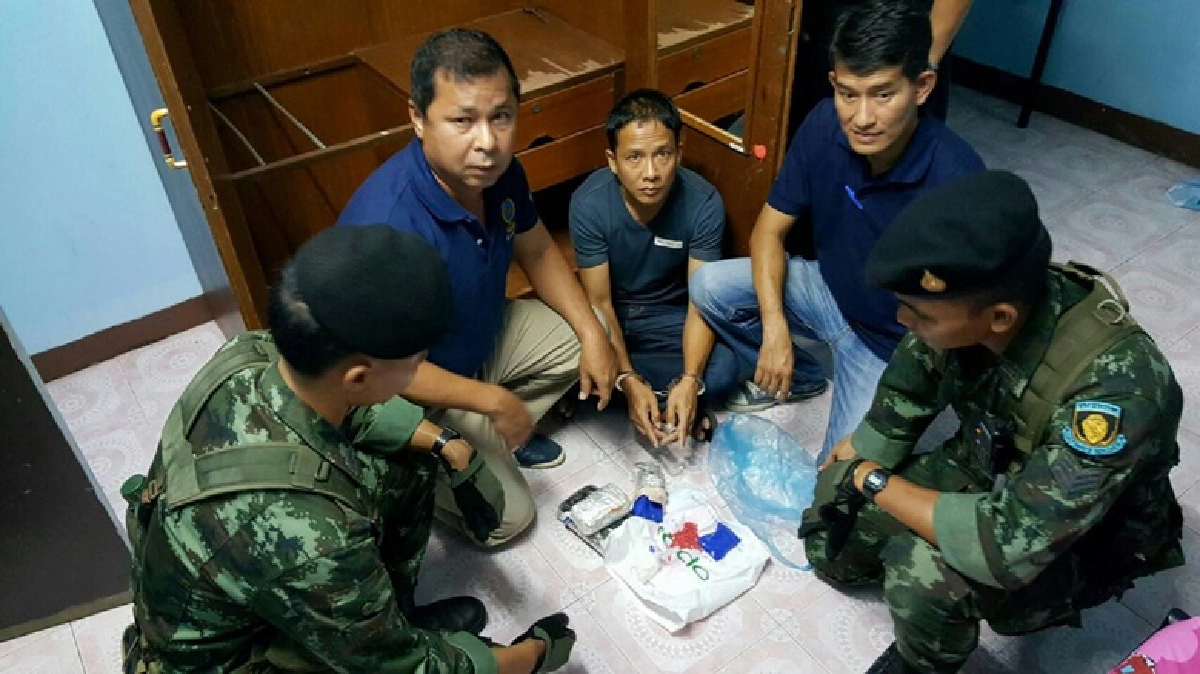 ตร.รวบเอเย่นยาบ้า หน้าม.ดังย่านบางเขน ตร.รวบเอเย่นยาบ้า หน้าม.ดังย่านบางเขน