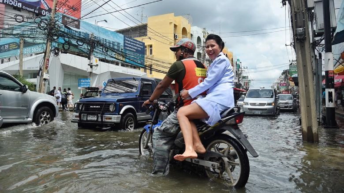 "วันนี้วิ่งฟรีไม่คิดตังค์" "วันนี้วิ่งฟรีไม่คิดตังค์"