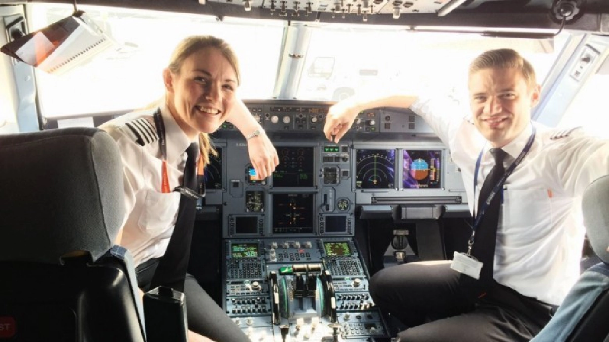 สาวสวยเมืองผู้ดีนั่งเก้าอี้กัปตันอายุน้อยที่สุดในโลก