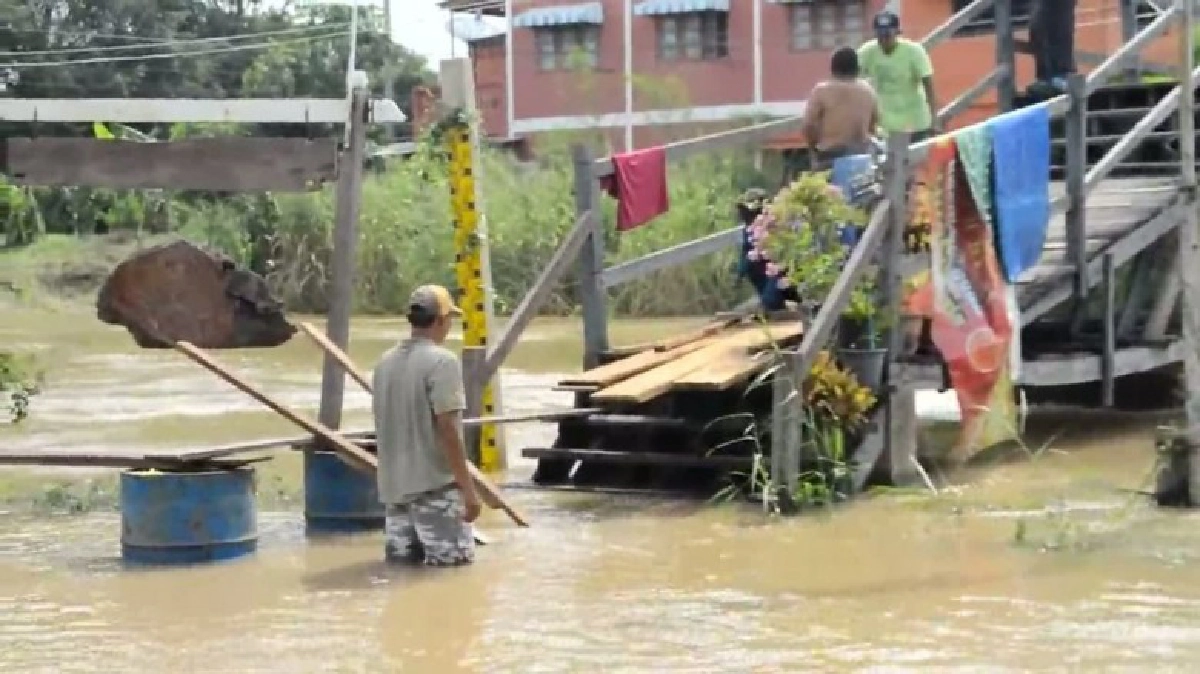 กรุงเก่าลุยสร้างสะพานกันน้ำล้นท่วมชุมชน กรุงเก่าลุยสร้างสะพานกันน้ำล้นท่วมชุมชน