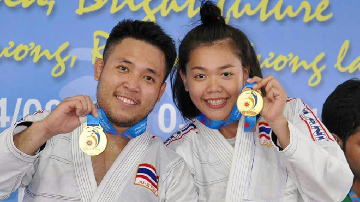 "รัชราช-อารีวรรณ" คว้าทองส่งท้ายยูยิตสูชายหาด "รัชราช-อารีวรรณ" คว้าทองส่งท้ายยูยิตสูชายหาด