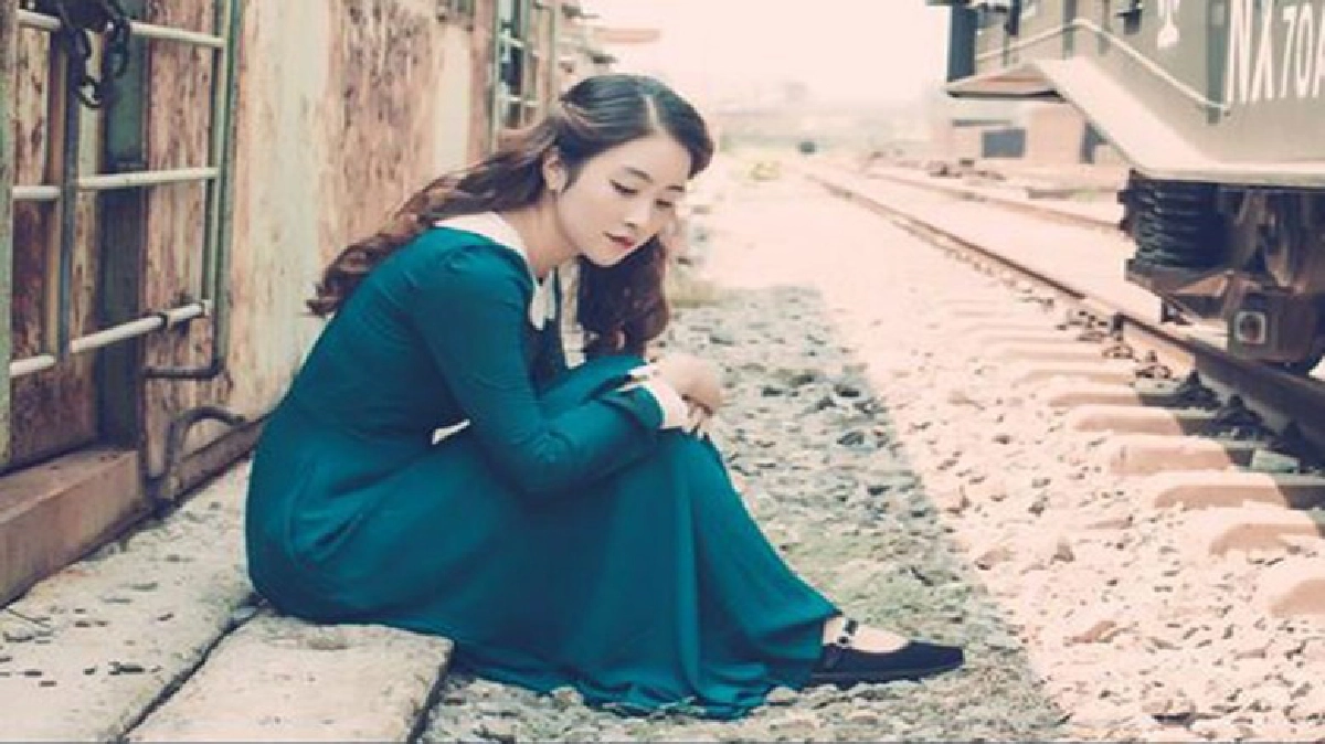 สุดครีเอท รอง หน.หมู่บ้านสาว ถ่ายแบบโปรโมทบ้านเกิดตัวเอง