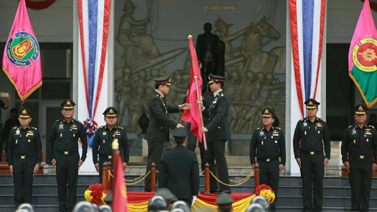 บิ๊กแดง รับมอบหน้าที่ มทภ.1 ลั่นสนองงานรัฐ-คสช. บิ๊กแดง รับมอบหน้าที่ มทภ.1 ลั่นสนองงานรัฐ-คสช.