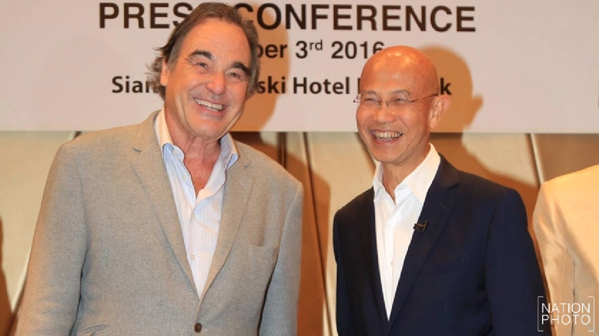 'โอลิเวอร์ สโตน' เยือนไทยรับรางวัลโลตัสอวอร์ดพร้อมโปรโมทหนัง 'โอลิเวอร์ สโตน' เยือนไทยรับรางวัลโลตัสอวอร์ดพร้อมโปรโมทหนัง