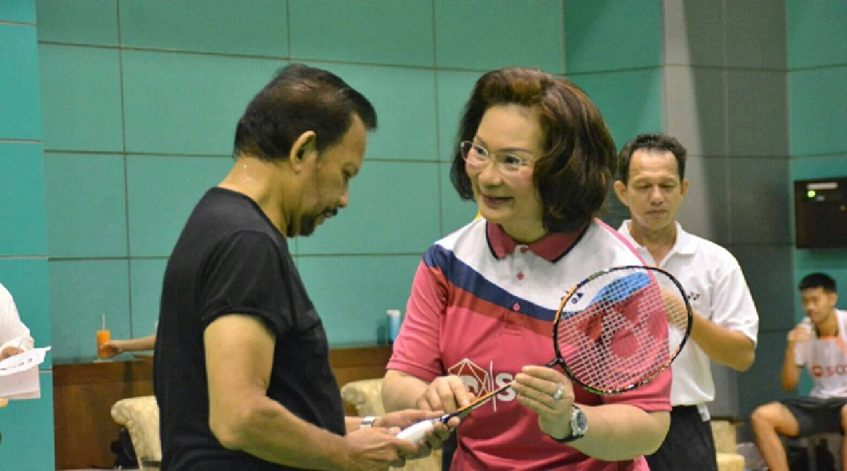กษัตริย์บรูไนทรงแบดมินตัน