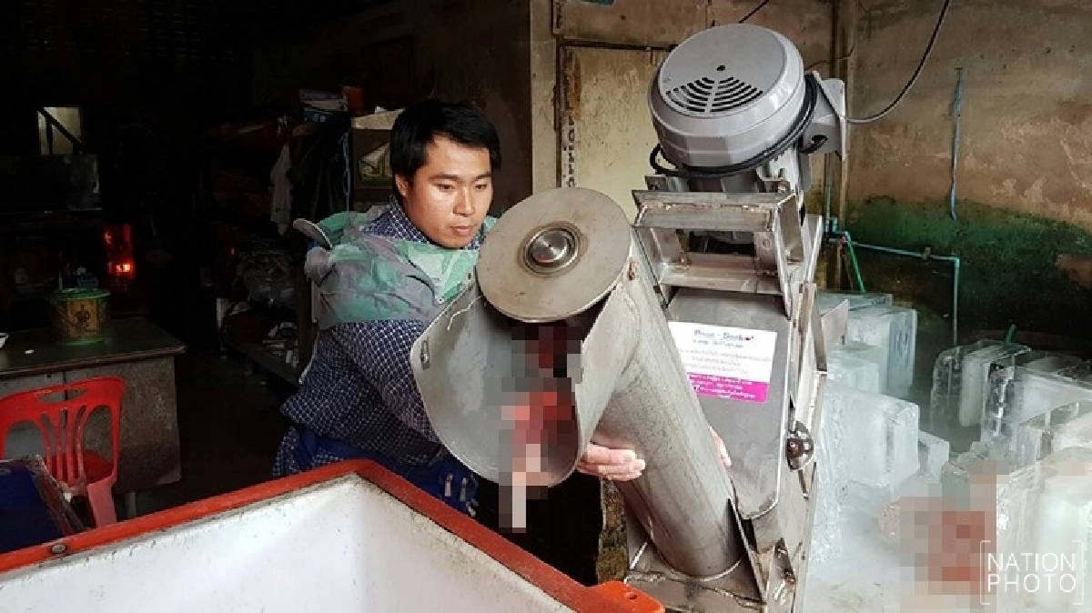 โจ๋วัย16ถูกเครื่องโม่น้ำแข็งปั่นมือขาด! โจ๋วัย16ถูกเครื่องโม่น้ำแข็งปั่นมือขาด!