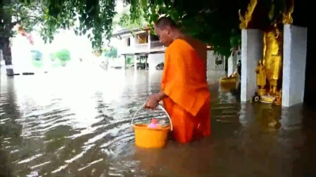 น้ำเจ้าพระยาเอ่อท่วมวัดนกกระจาบสูงเกือบ1 เมตร