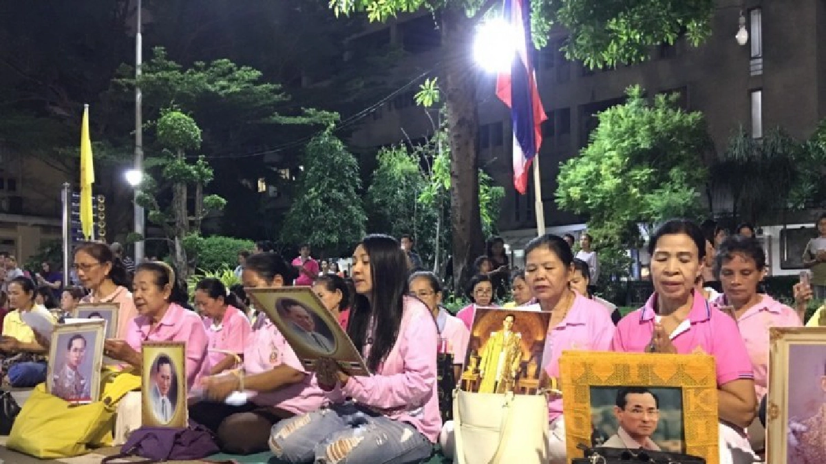 ประชาชนแน่น รพ.ศิริราช เฝ้าติดตามพระอาการประชวร