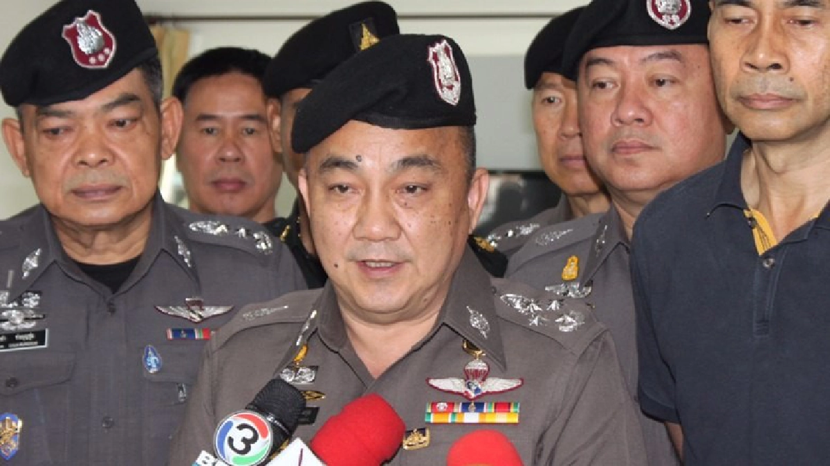 “ศรีวราห์”นำทีมลงใต้ขอหมายจับมือบึ้ม7จว. “ศรีวราห์”นำทีมลงใต้ขอหมายจับมือบึ้ม7จว.