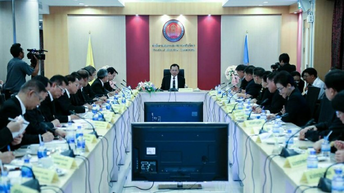 ศธ.ออกแนวปฏิบัติถวายอาลัยในหลวง ศธ.ออกแนวปฏิบัติถวายอาลัยในหลวง