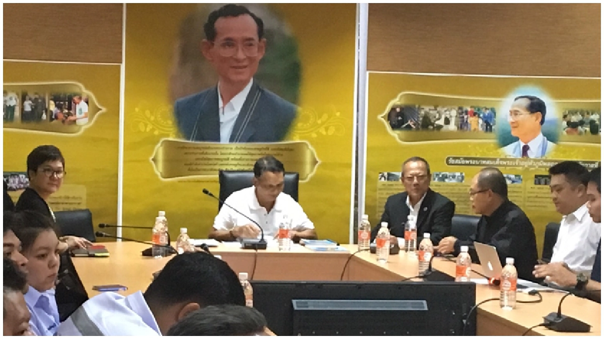 ตั้งศูนย์สื่อสารเฉพาะกิจ บริการแพทย์ฉุกเฉินปชช.ที่สนามหลวง ตั้งศูนย์สื่อสารเฉพาะกิจ บริการแพทย์ฉุกเฉินปชช.ที่สนามหลวง
