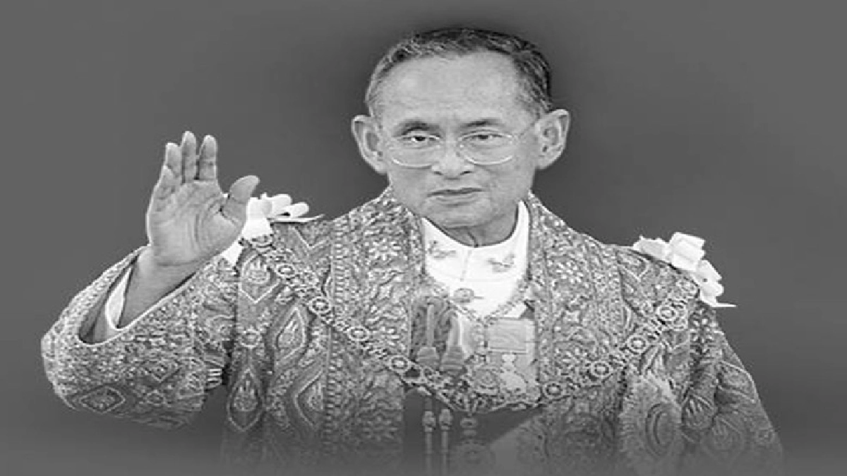 ทีวีถ่ายทอดพิธีเคลื่อนพระบรมศพ ก่อนเข้ารายการปกติ ทีวีถ่ายทอดพิธีเคลื่อนพระบรมศพ ก่อนเข้ารายการปกติ