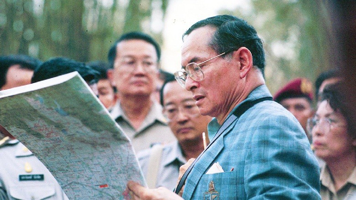 คำพ่อสอน...ยังก้องในหัวใจชาวประชา คำพ่อสอน...ยังก้องในหัวใจชาวประชา