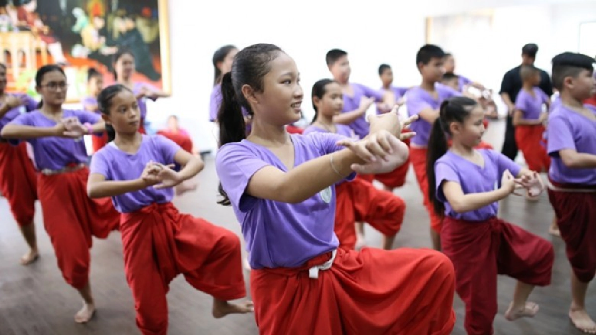 เยาวชนไทยหัวใจศิลป์ฟิตซ้อมพร้อมโชว์ “มหัศจรรย์หุ่นอาเซียน”