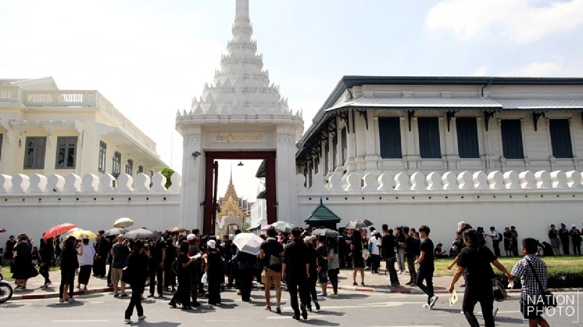 ทหารบริการ ปชช.สักการะพระบรมศพ จัดรถรับ-ส่งฟรี ทหารบริการ ปชช.สักการะพระบรมศพ จัดรถรับ-ส่งฟรี