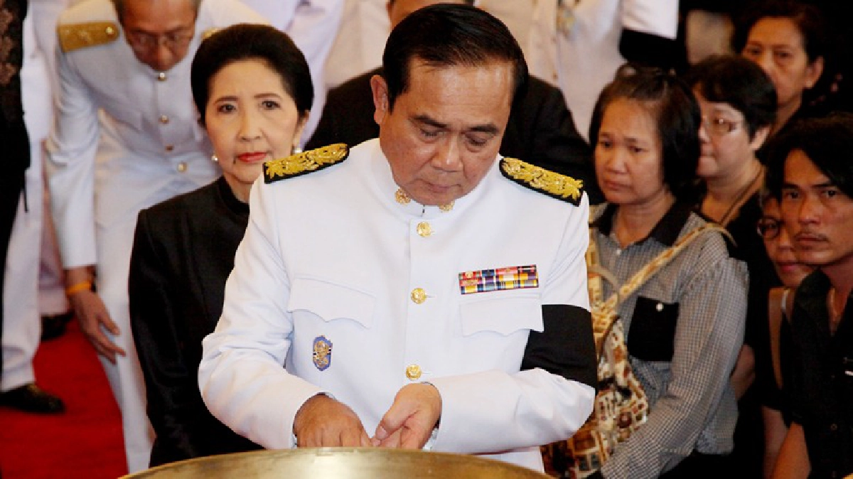 นายกฯเชื่อคนไทยรักในหลวง แม้ไม่มีเสื้อดำใส่ทุกวัน