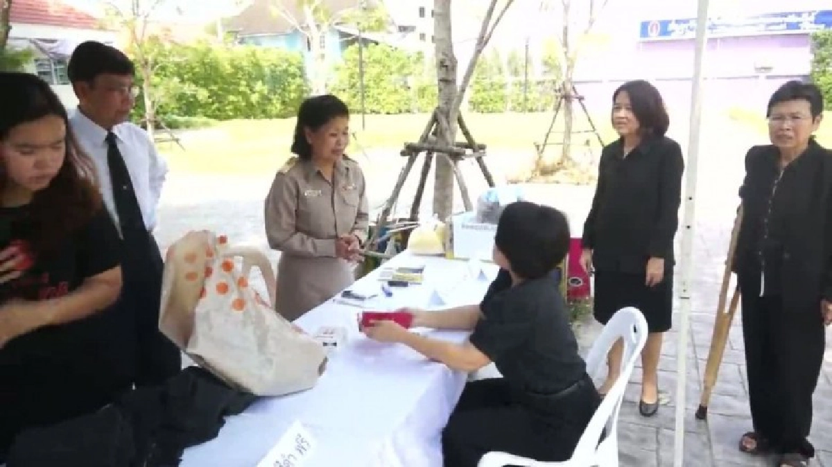 เปิดแล้วกศน.อุดรฯ ย้อมผ้าฟรีให้ปชช. เปิดแล้วกศน.อุดรฯ ย้อมผ้าฟรีให้ปชช.