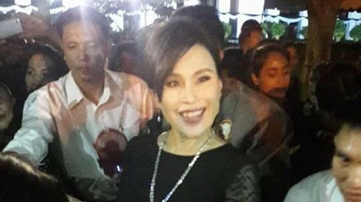 ทูลกระหม่อมอุบลรัตน์ พระราชทานอาหารแก่ประชาชน