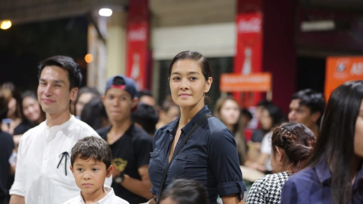 ชาวยะลาเดินทาง17ชม.ถวายอาลัย-ลูกเกดนำทีมแจกสิ่งของ ชาวยะลาเดินทาง17ชม.ถวายอาลัย-ลูกเกดนำทีมแจกสิ่งของ