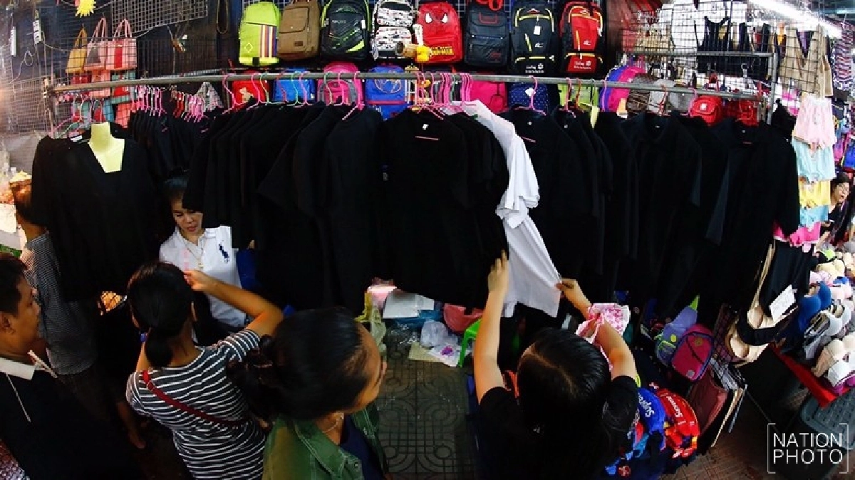 พณ.เตรียมจัดธงฟ้า ขายเสื้อดำราคาถูก พณ.เตรียมจัดธงฟ้า ขายเสื้อดำราคาถูก