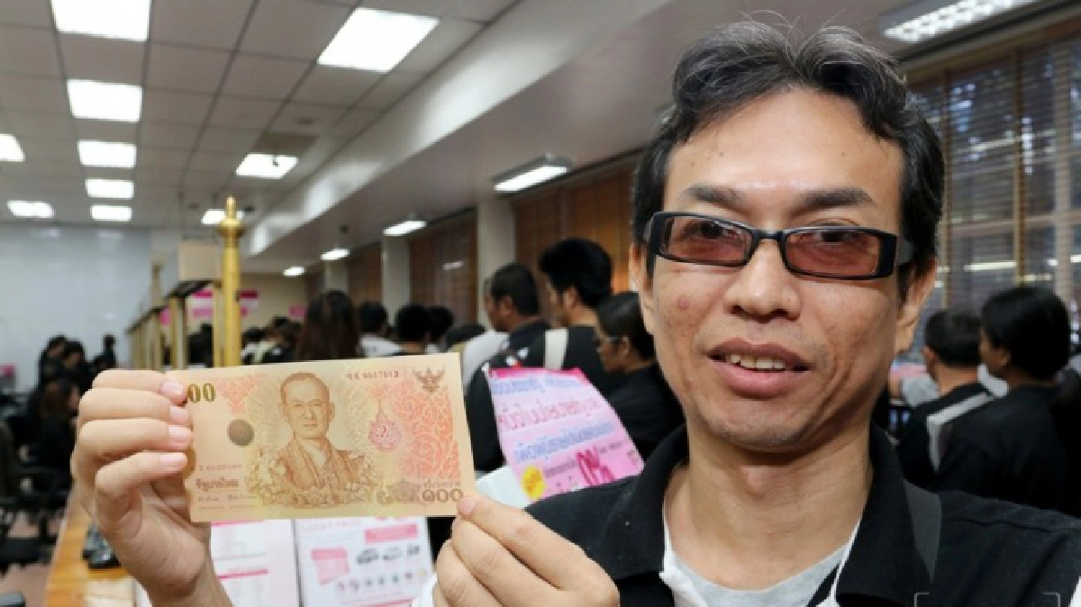 ปชช.แห่แลกธนบัตรที่ระลึก“ในหลวง” ร.9