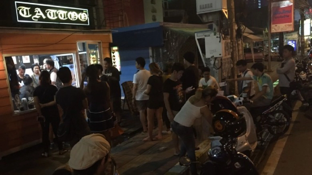 โจ๋แห่สักลายไว้อาลัยในหลวง โจ๋แห่สักลายไว้อาลัยในหลวง