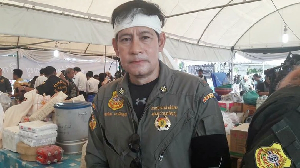 “ไทด์-ร่วมกตัญญู”แจกข้าว-น้ำให้ปชช.ที่มาถวายความอาลัย “ไทด์-ร่วมกตัญญู”แจกข้าว-น้ำให้ปชช.ที่มาถวายความอาลัย