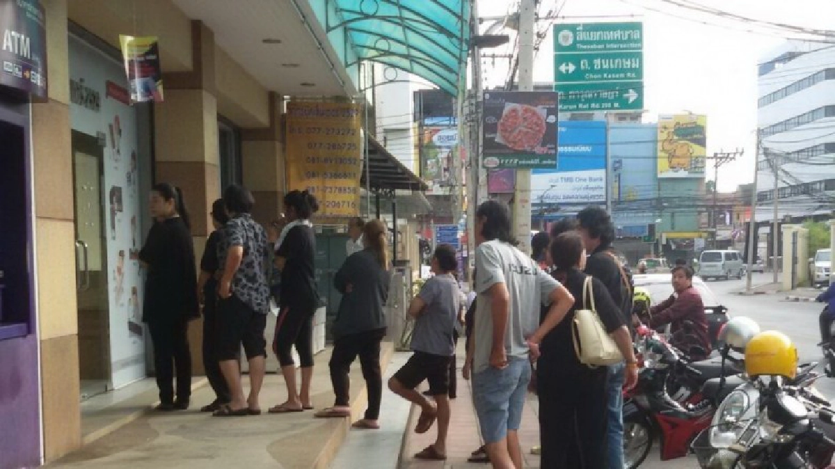 แห่ซื้อหนังสือพิมพ์ ฉบับพิเศษไว้เป็นที่ระลึก แห่ซื้อหนังสือพิมพ์ ฉบับพิเศษไว้เป็นที่ระลึก