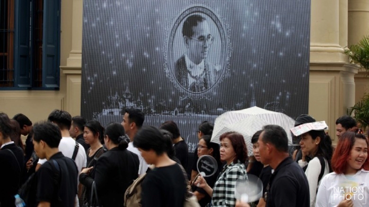 ประชาชนร่วมลงนามถวายความอาลัย อย่างเนืองแน่น ประชาชนร่วมลงนามถวายความอาลัย อย่างเนืองแน่น