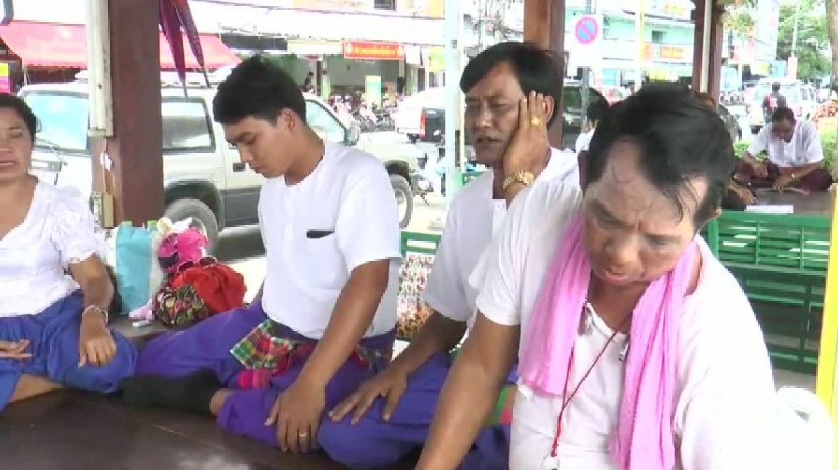 หมอเพลงโคราช ร้องไว้อาลัยพ่อหลวง หมอเพลงโคราช ร้องไว้อาลัยพ่อหลวง