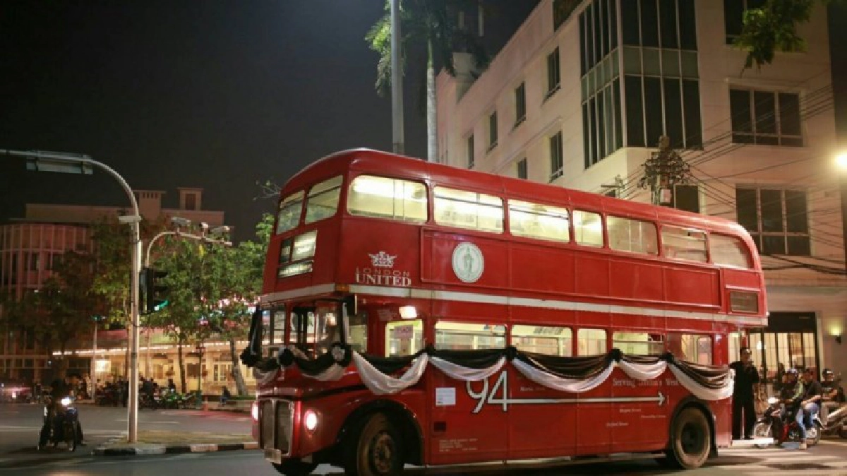 กทม.ได้จัดรถ shuttle bus รับส่งปชช. กทม.ได้จัดรถ shuttle bus รับส่งปชช.