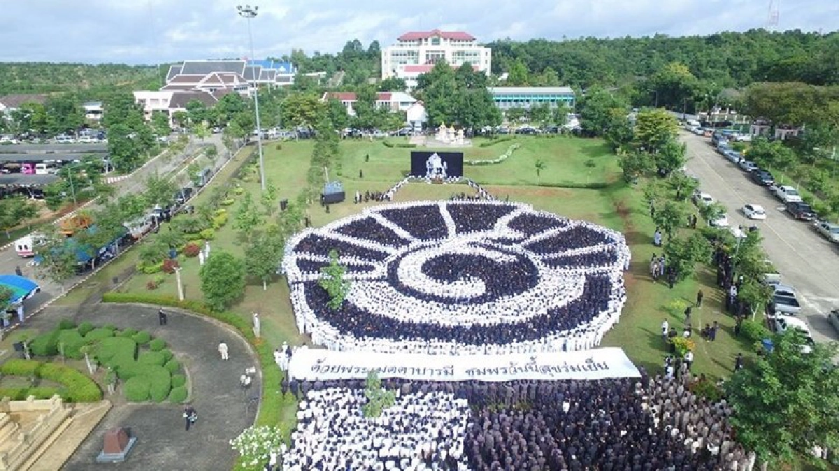 ชาวชุมพรร่วมถวายความอาลัย ชาวชุมพรร่วมถวายความอาลัย