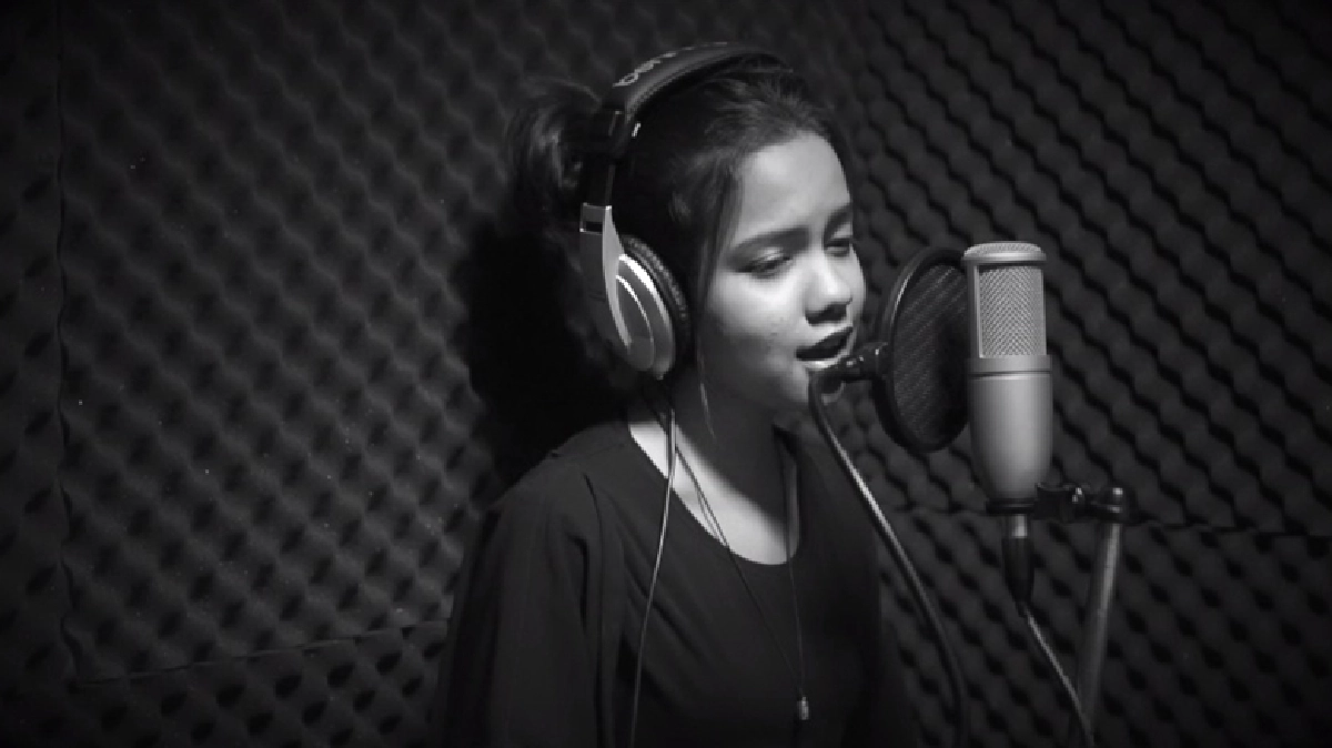 ซาบซึ้ง!'จัสมิน'ร้องเพลง'พระราชาผู้ทรงธรรม' ซาบซึ้ง!'จัสมิน'ร้องเพลง'พระราชาผู้ทรงธรรม'